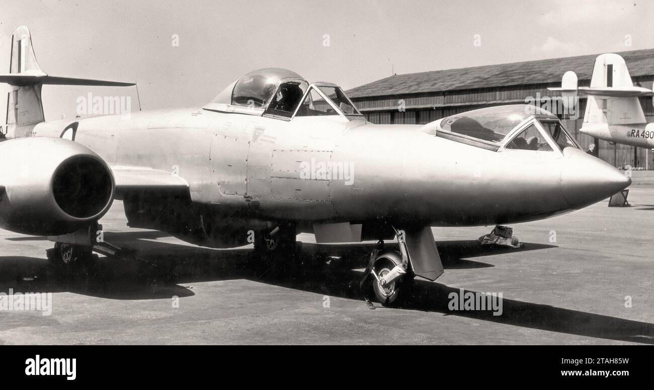 Avion - Armstrong Whitworth (Gloster) Meteor F.8 essais pilotes prone Farnborough 1954 Banque D'Images