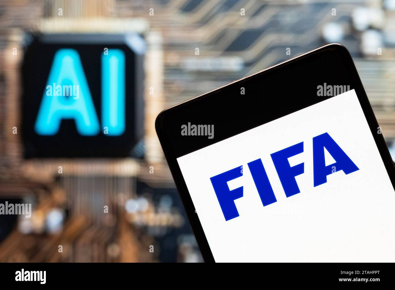 3 novembre 2023, Chine : dans cette illustration photo, le logo FÃ©dÃ©ration internationale de football Association (FIFA) est affiché sur un smartphone avec une puce d'intelligence artificielle (IA) et un symbole en arrière-plan. (Image de crédit : © Budrul Chukrut/SOPA Images via ZUMA Press Wire) USAGE ÉDITORIAL UNIQUEMENT! Non destiné à UN USAGE commercial ! Banque D'Images