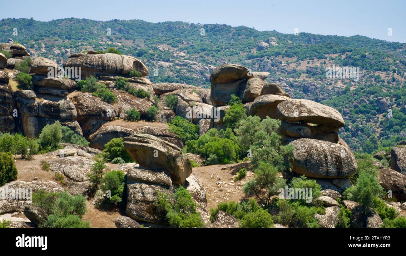 Formations rocheuses de chaux sur la côte égéenne dans l'ouest de la ...
