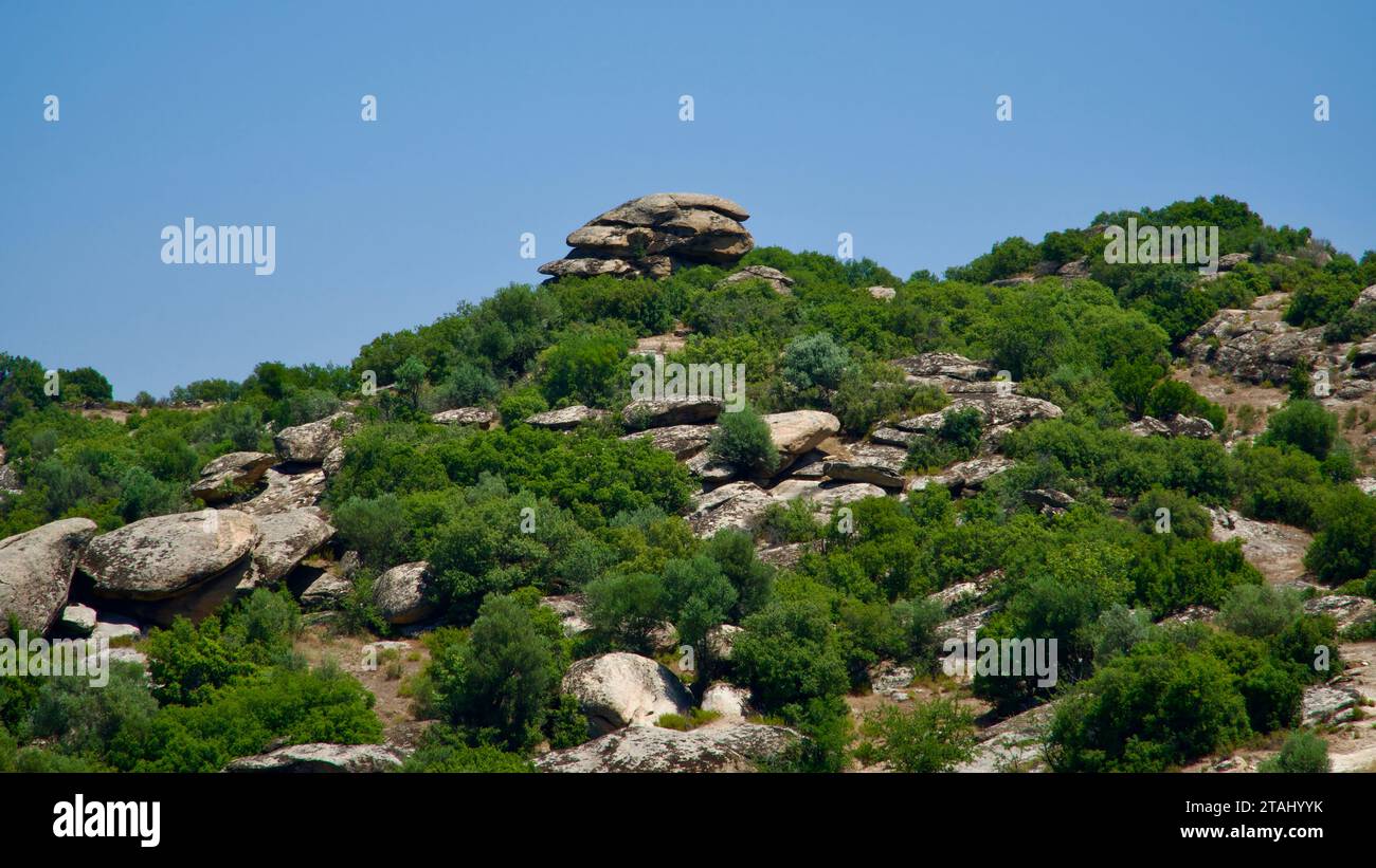 Formations rocheuses de chaux sur la côte égéenne dans l'ouest de la ...