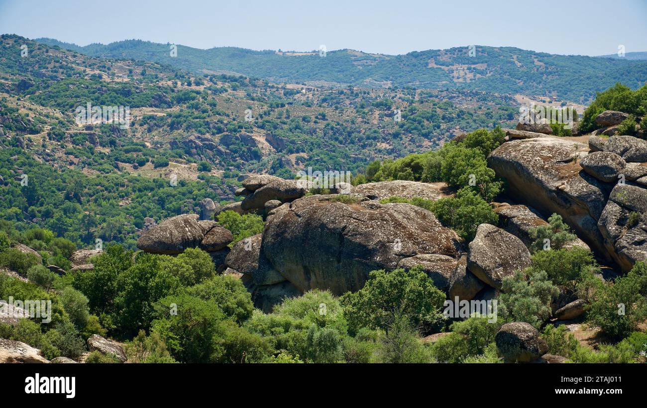 Formations rocheuses de chaux sur la côte égéenne dans l'ouest de la ...