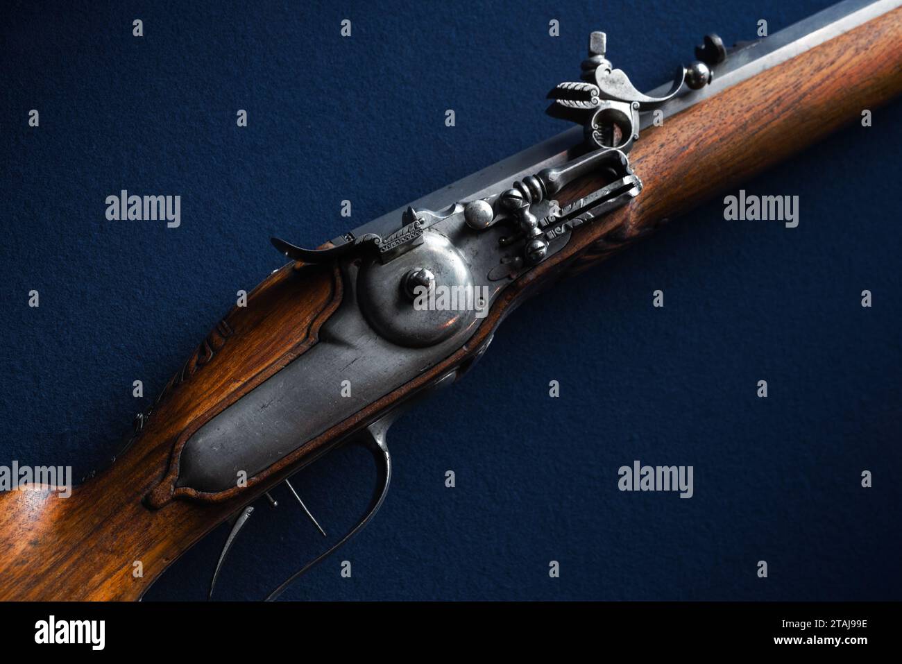 Flintlock d'un Stutzen, un fusil de chasse court et pratique avec un canon rayé et une crosse pleine. La buse est typique du sud de l'Allemagne, Alpine regi Banque D'Images