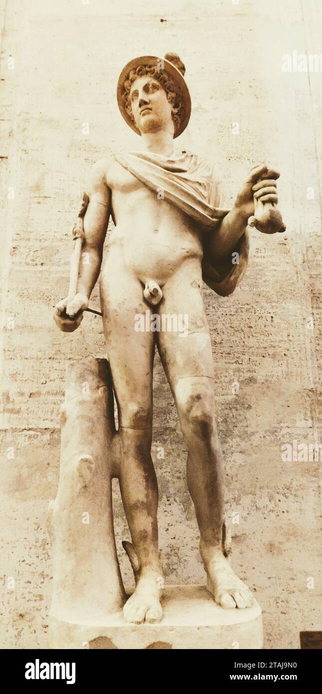 Statue de marbre de Dieu Mercure située dans les musées des capitales à Rome Banque D'Images