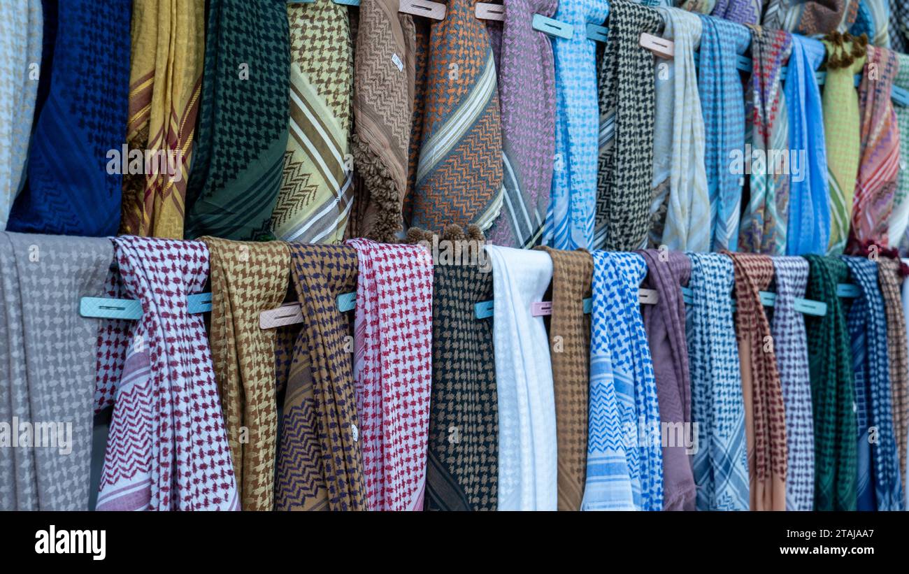 Salalalah, Oman -novembre 11,2023 : foulard pour hommes traditionnels en vente dans un magasin de salalah, oman, Gouvernorat de Dhofar Banque D'Images