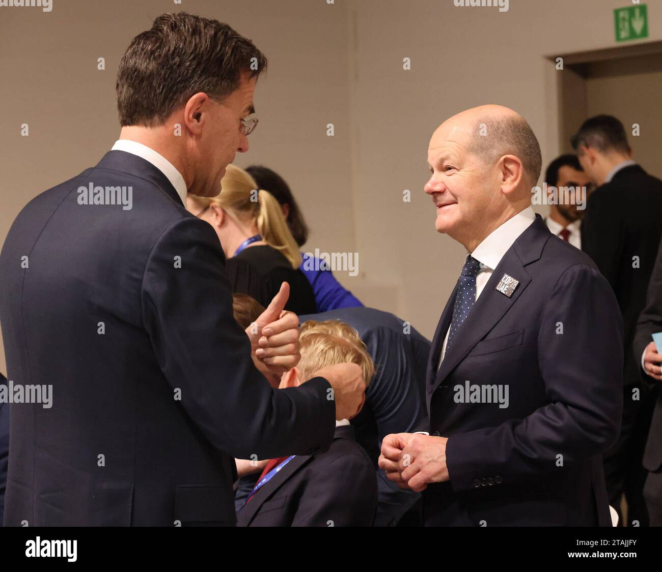 Bundeskabinett mit OLAF Scholz, Bundesverfassungsgericht 01.12.2023, Émirats arabes Unis, VAE, eau, COP 28 at EXPO Dubai, Ankunft von Bundeskanzler OLAF Scholz beim Klimaklub mit Empfang von Mitgliedern aus aller Welt und der ersten Konferenz des Klimaklubs mit Vorsitz Deutschland, Mark Rutte, Ursula von der Leyen, Portrait, Halbfigur, logo, Ganzfigur hier mit Mark Rutte NL c Frank Ossenberg, mobil mediaglin 00491724006505 politikfotohotmail.com, www.politikfoto.de, Bankverbindung : Frank Ossenbrink IBAN : DE 77 70017000 9400427530 BIC : PAGMDEM1 PayCenter Bank Steuernummer TVA Banque D'Images