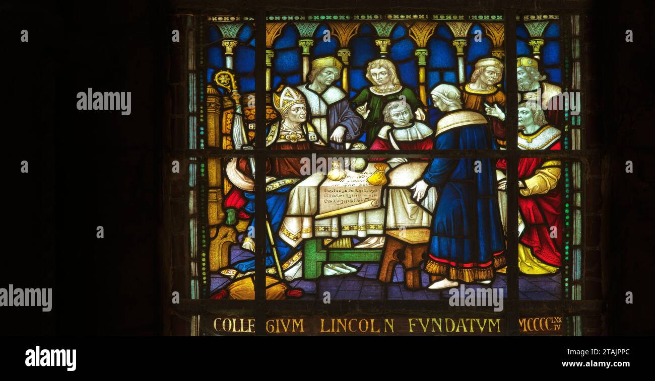 Le collège de Lincoln, en Angleterre est fondé en 1474 : vitrail dans la salle du chapitre de la cathédrale. Banque D'Images