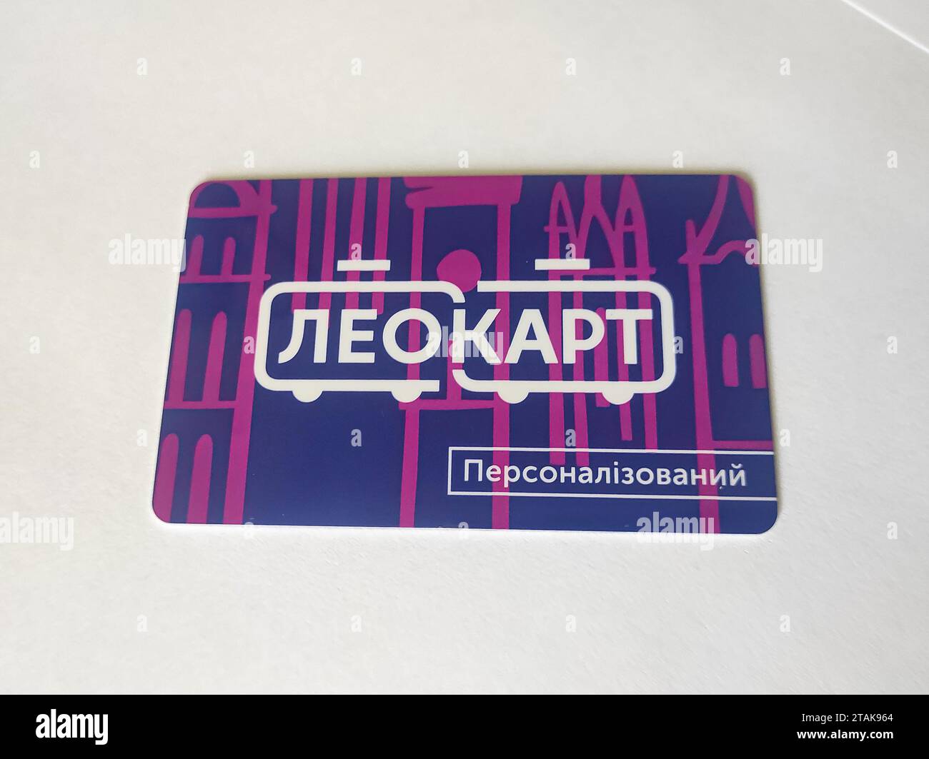Carte de transport en commun de Lviv sur fond blanc. Vous pouvez payer pour tout type de transport public avec elle, dans la ville Banque D'Images