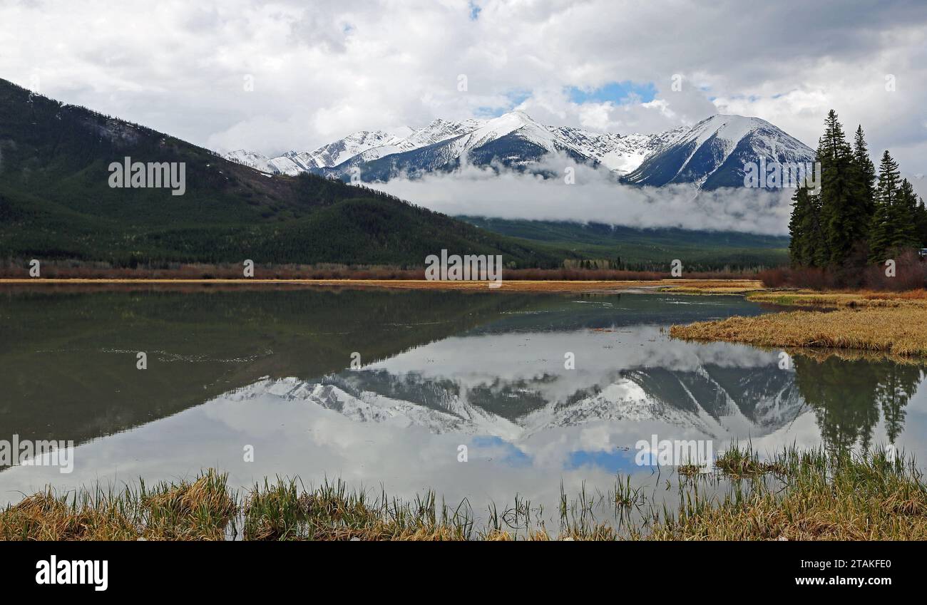 Paysage double - Vermilion Lake, Canada Banque D'Images