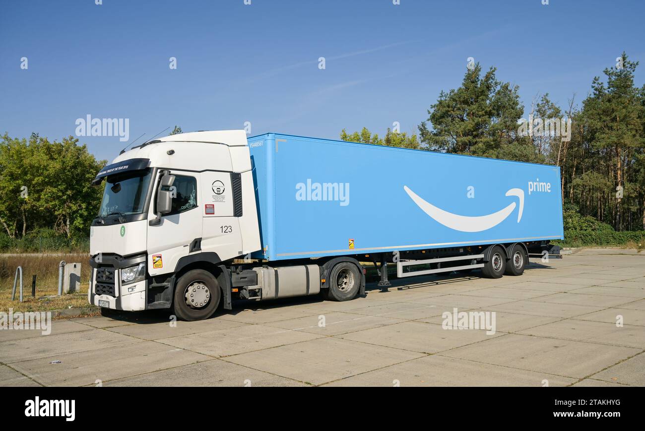 Amazon LKW, Parkplatz, Brandenburg, Deutschland Banque D'Images