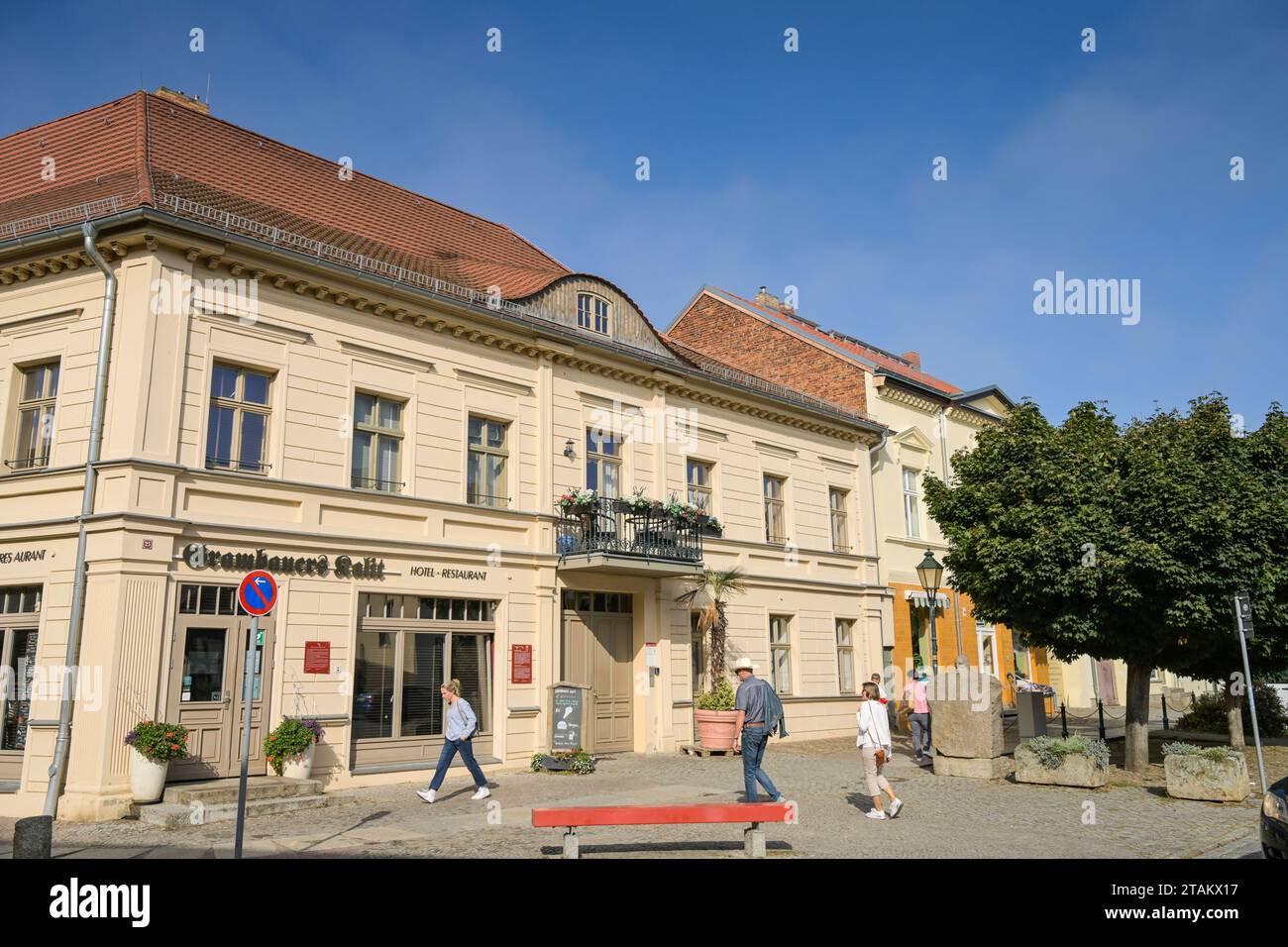 Straßenszene, Altbauten, Hotel Grambauers Kalit, Rosenstraße, Hoher Steinweg, Altstadt, Angermünde, Brandenburg, Deutschland *** scène de rue, bâtiments anciens, Hôtel Grambauers Kalit, Rosenstraße, Hoher Steinweg, vieille ville, Angermünde, Brandebourg, Allemagne crédit : Imago/Alamy Live News Banque D'Images