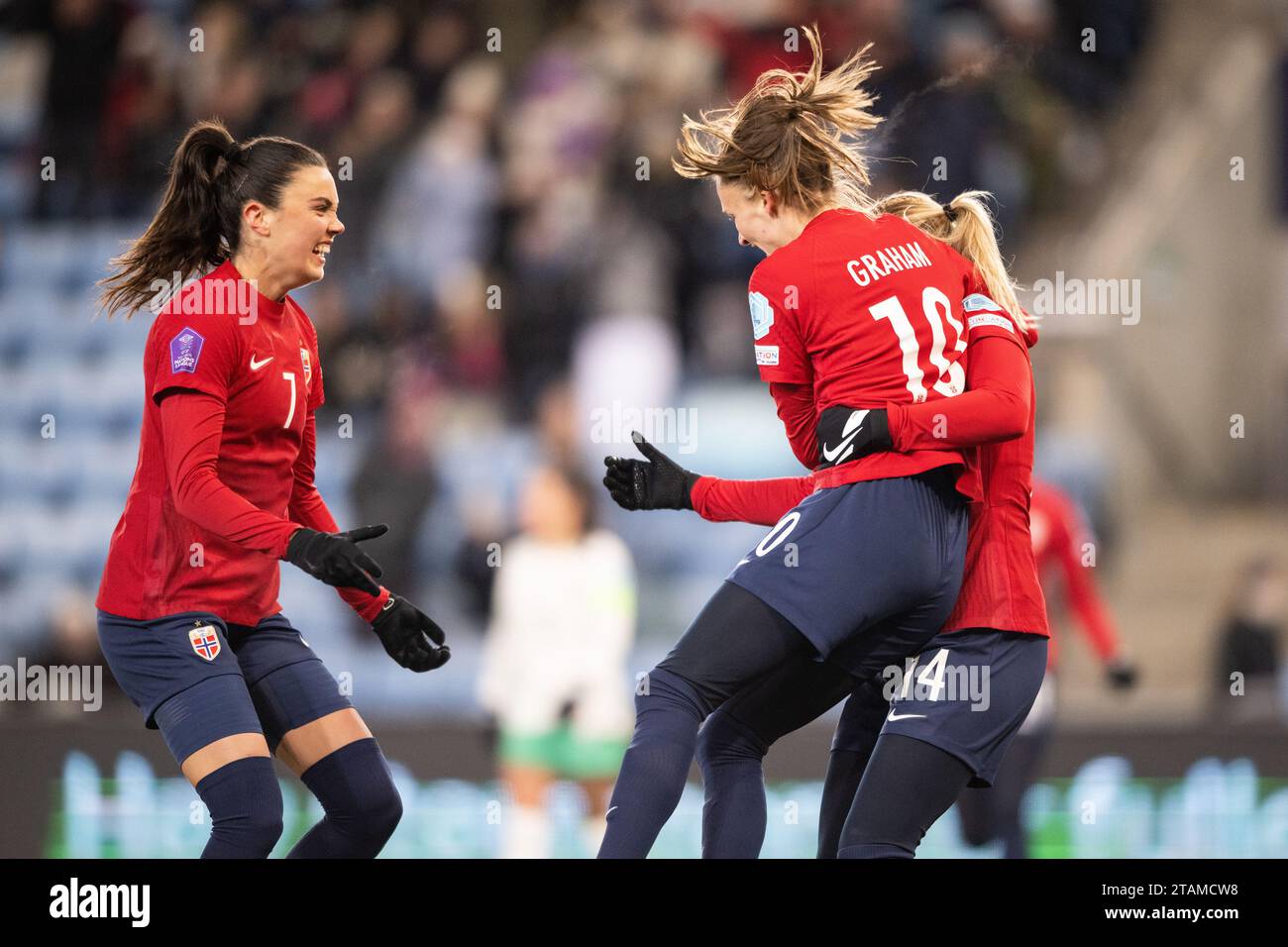 Oslo, Norvège. 01 décembre 2023. ADA Hegerberg (14), de Norvège, marque pour 1-0 lors du match de l'UEFA Nations League entre la Norvège et le Portugal à Ullevaal Stadion à Oslo. (Crédit photo : Gonzales photo/Alamy Live News Banque D'Images