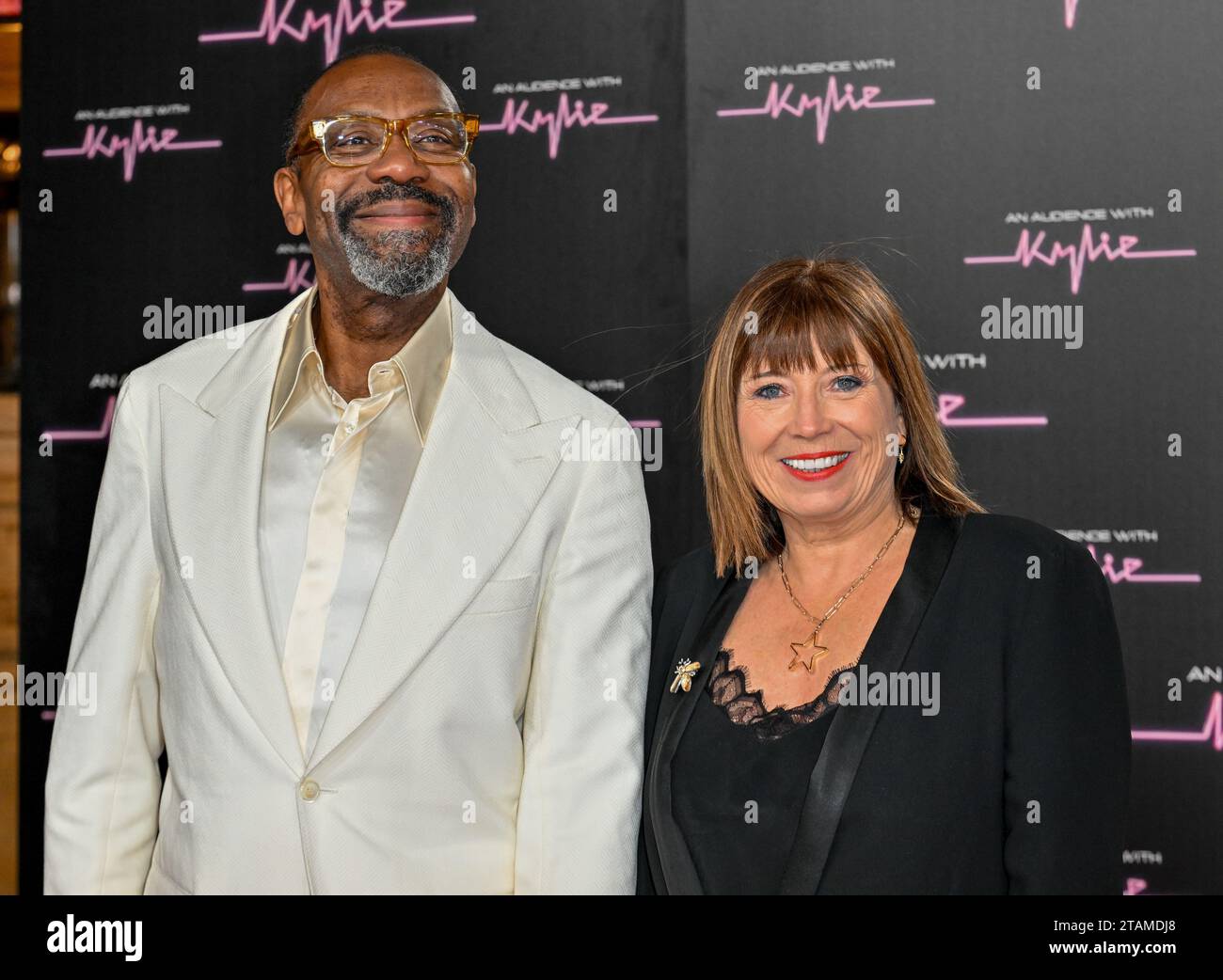 Londres, Royaume-Uni. 01 décembre 2023. Sir Lenny Henry et Lisa Makin arrivent pour « une audience avec Kylie Minogue » au Royal Albert Hall, Londres, Royaume-Uni. Crédit : LFP/Alamy Live News Banque D'Images