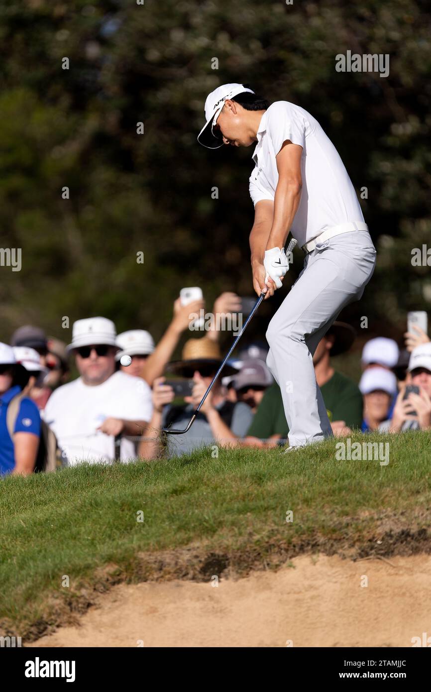 Sydney, Australie, 30 novembre 2023. Min Woo Lee Chips from the rugh lors de la 1e manche de l'Open de golf australien au Lakes Golf Club le 30 novembre 2023 à Sydney, Australie. Crédit : Damian Briggs/Speed Media/Alamy Live News Banque D'Images