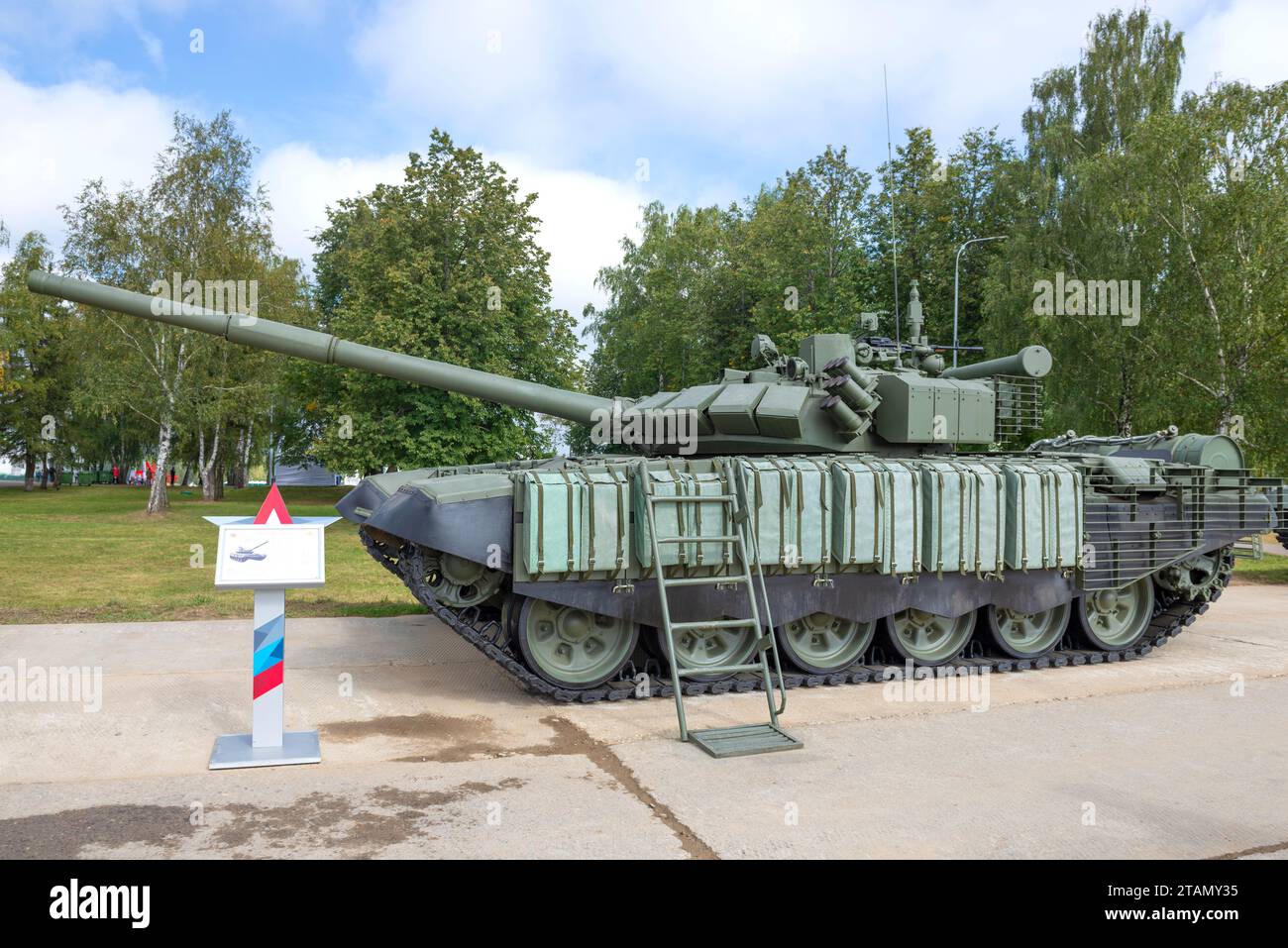 ALABINO, RUSSIE - 25 AOÛT 2020 : char russe T-72B3 avec UBH (modèle 2016) sur le forum militaro-technique 'Army-2020' Banque D'Images