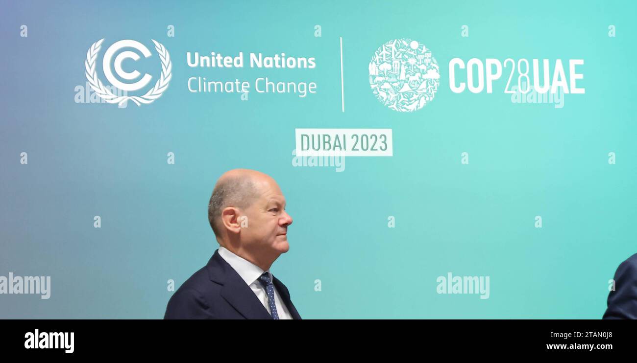 Bundeskabinett mit OLAF Scholz, Bundesverfassungsgericht 01.12.2023, Émirats arabes Unis, VAE, eau, COP 28 at EXPO Dubai, Ankunft von Bundeskanzler OLAF Scholz beim Klimaklub mit Empfang von Mitgliedern aus aller Welt und der ersten Konferenz des Klimaklubs mit Vorsitz Deutschland, Mark Rutte, Ursula von der Leyen, Portrait, Halbfigur, logo, Ganzfigur c Frank Ossenbrink, Mediagindberlin politikfotohotmail.com, mobil www.politikfoto.de, Bankindberlin 00491724006505, mobil Frank Ossenbrink IBAN : DE 77 70017000 9400427530 BIC : PAGMDEM1 PayCenter Bank Steuernummer TVA 37 239/21622 Finanzamt Banque D'Images