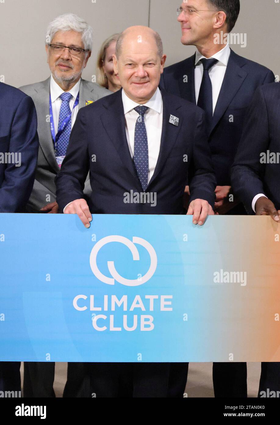 Bundeskabinett mit OLAF Scholz, Bundesverfassungsgericht 01.12.2023, Émirats arabes Unis, VAE, eau, COP 28 at EXPO Dubai, Ankunft von Bundeskanzler OLAF Scholz beim Klimaklub mit Empfang von Mitgliedern aus aller Welt und der ersten Konferenz des Klimaklubs mit Vorsitz Deutschland, Mark Rutte, Ursula von der Leyen, Portrait, Halbfigur, logo, Ganzfigur c Frank Ossenbrink, Mediagindberlin politikfotohotmail.com, mobil www.politikfoto.de, Bankindberlin 00491724006505, mobil Frank Ossenbrink IBAN : DE 77 70017000 9400427530 BIC : PAGMDEM1 PayCenter Bank Steuernummer TVA 37 239/21622 Finanzamt Banque D'Images