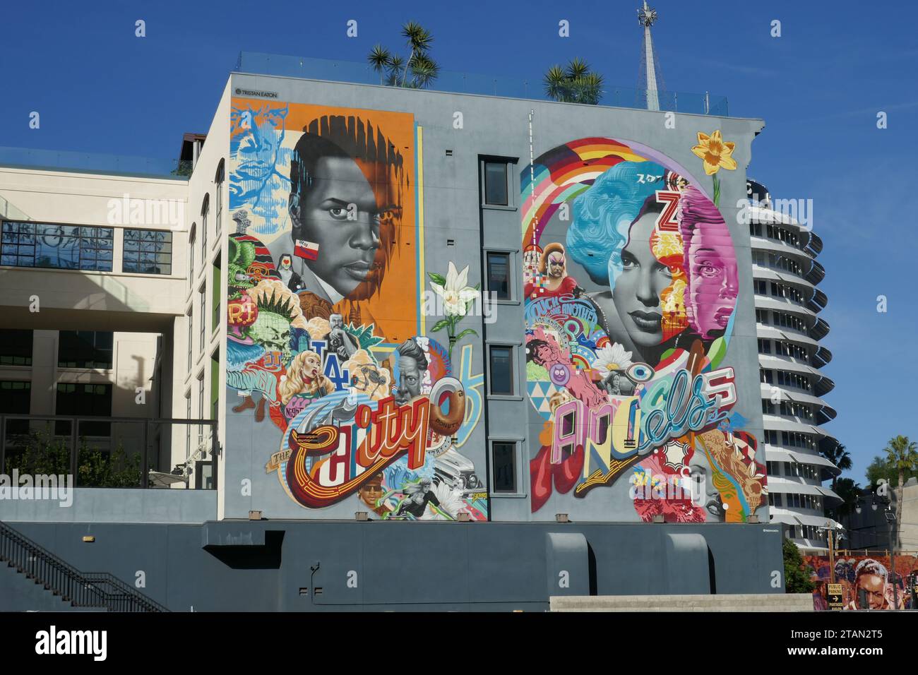Los Angeles, Californie, États-Unis 1 décembre 2023 Marilyn Monroe et Sidney Poitier Art mural le 1 décembre 2023 à Los Angeles, Californie, États-Unis. Photo de Barry King/Alamy stock photo Banque D'Images