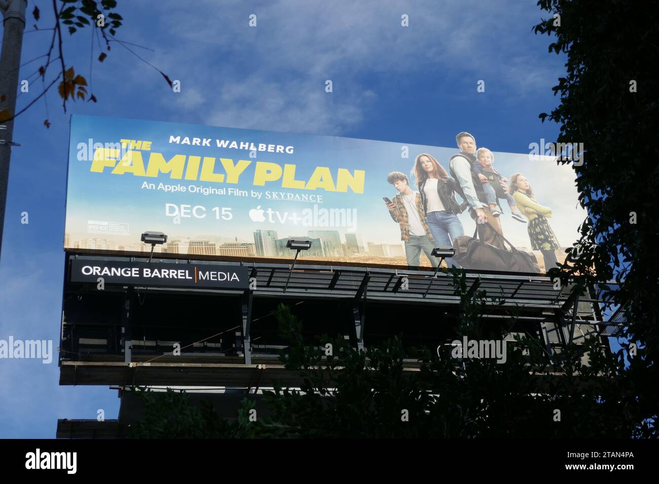 Los Angeles, Californie, États-Unis 1 décembre 2023 Mark Wahlberg The Family Plan Billboard le 1 décembre 2023 à Los Angeles, Californie, États-Unis. Photo de Barry King/Alamy stock photo Banque D'Images