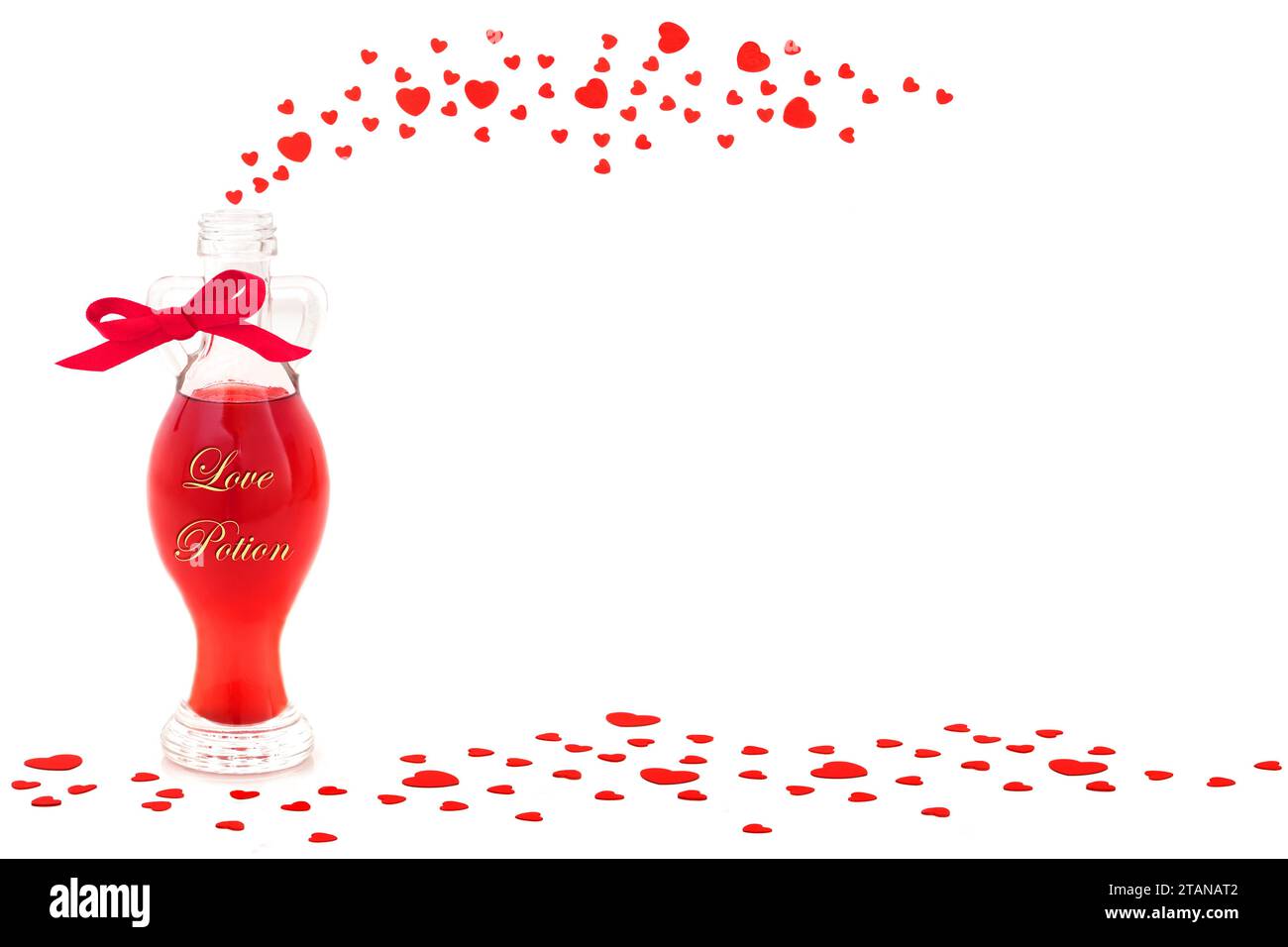 Bouteille de potion d'amour magique avec confettis en forme de coeur rouge sur fond blanc. Concoction pour Valentines Lovers relation romantique concept. Banque D'Images