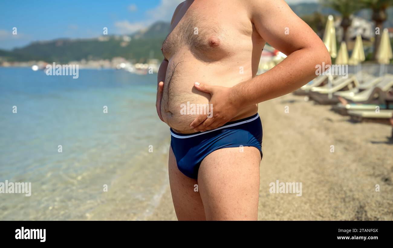 Homme obèse natation Banque de photographies et d'images à haute résolution  - Alamy
