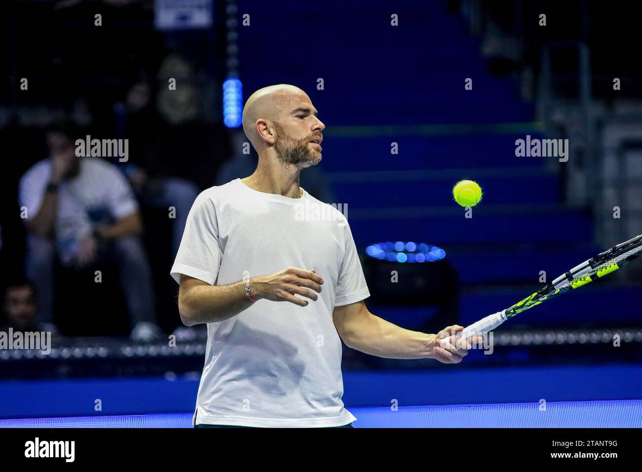 Saint-Pétersbourg, Russie. 02 décembre 2023. Adrian Mannarino de France joue contre Jeremy Laszlo de Serbie lors du match de tennis exhibition des trophées de Palmyre du Nord - Tournoi international de tennis exhibition par équipes à la KSK Arena. Score final ; Adrian Mannarino 2:1 Jeremy Laszlo. (Photo Maksim Konstantinov/SOPA image/Sipa USA) crédit : SIPA USA/Alamy Live News Banque D'Images