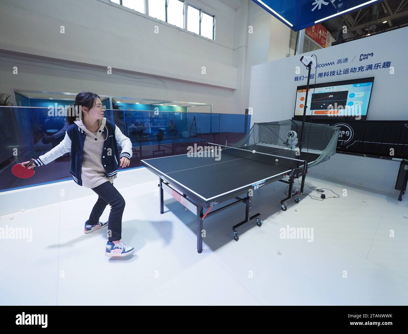S-1001 Professionnel Tennis De Table Robot Ping Pong Balle Machine existent Tennis De Table Servant Machine pour L'entraînement  18