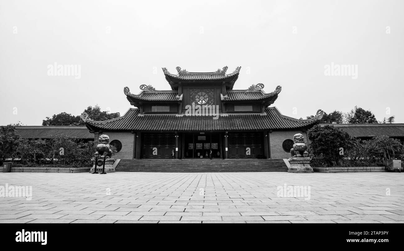 Temple complexe spirituel et culturel de temples bouddhistes sur la montagne Bai Dinh dans le district de Gia Vien, province de Ninh Binh, Vietnam. Banque D'Images