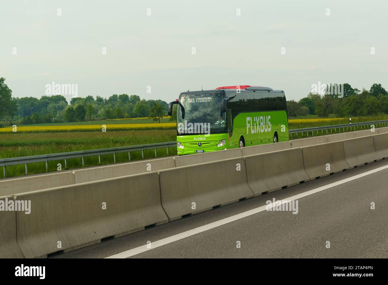 Bollène, France - 7 mai 2023 : Voyage autour de la France en Flixbus Banque D'Images