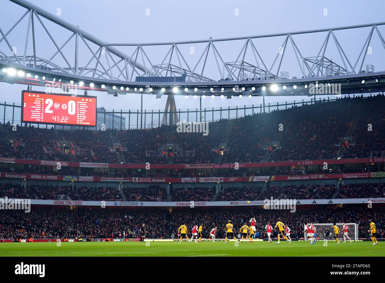 Vue d'ensemble de l'action lors du match de Premier League à l'Emirates Stadium, Londres. Date de la photo : Samedi 2 décembre 2023. Banque D'Images