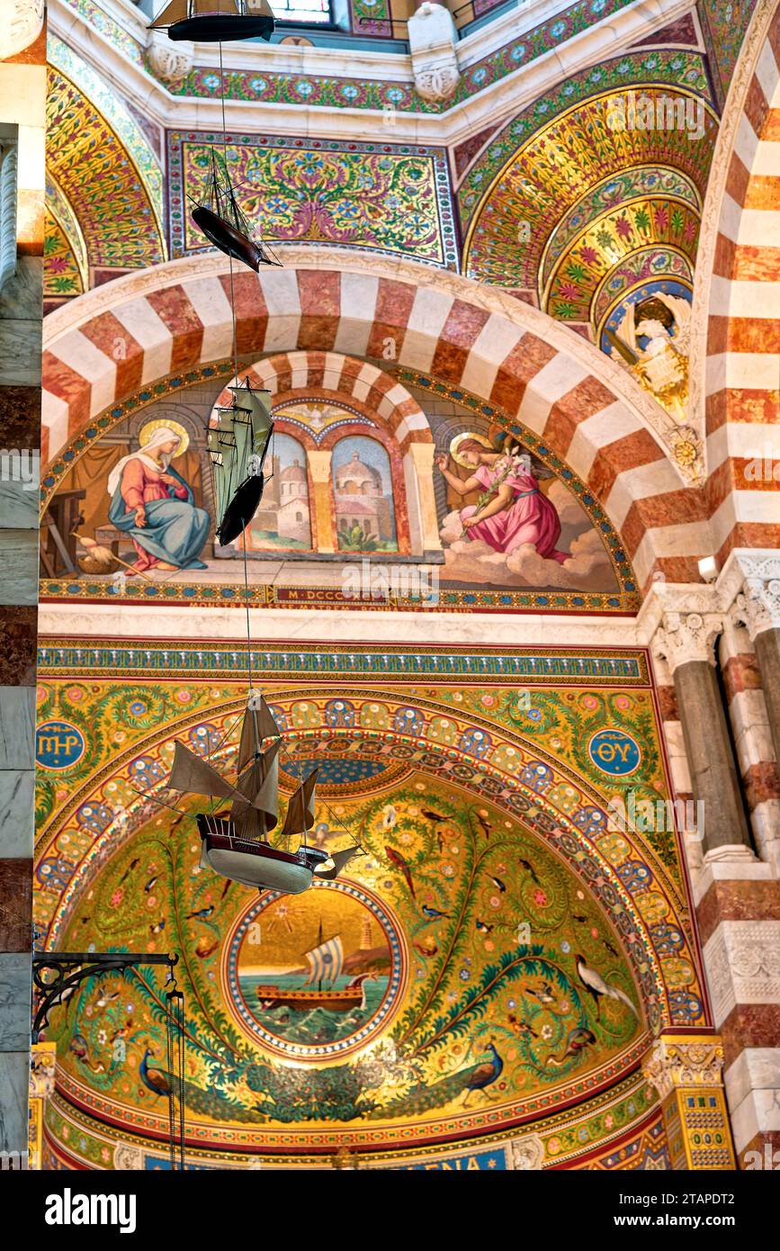 Vues de l'interieur de la Basilique de notre Dame de la Garde - Marseille - vue intérieure de la Basilique notre Dame de la Garde Banque D'Images