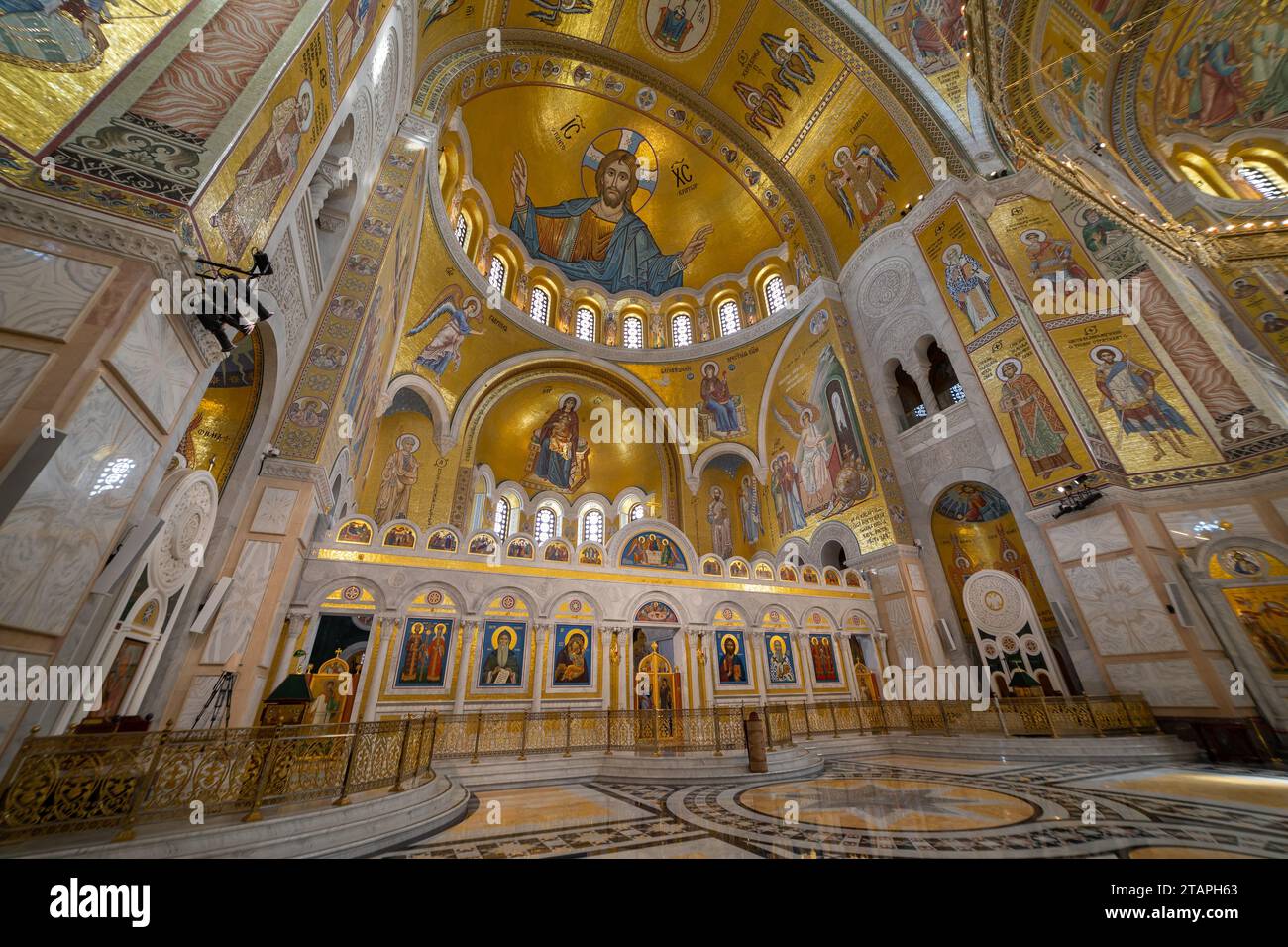 Intérieur du temple Saint Sava à Belgrade, Serbie, mosaïque d'or attraction touristique photo stock Banque D'Images