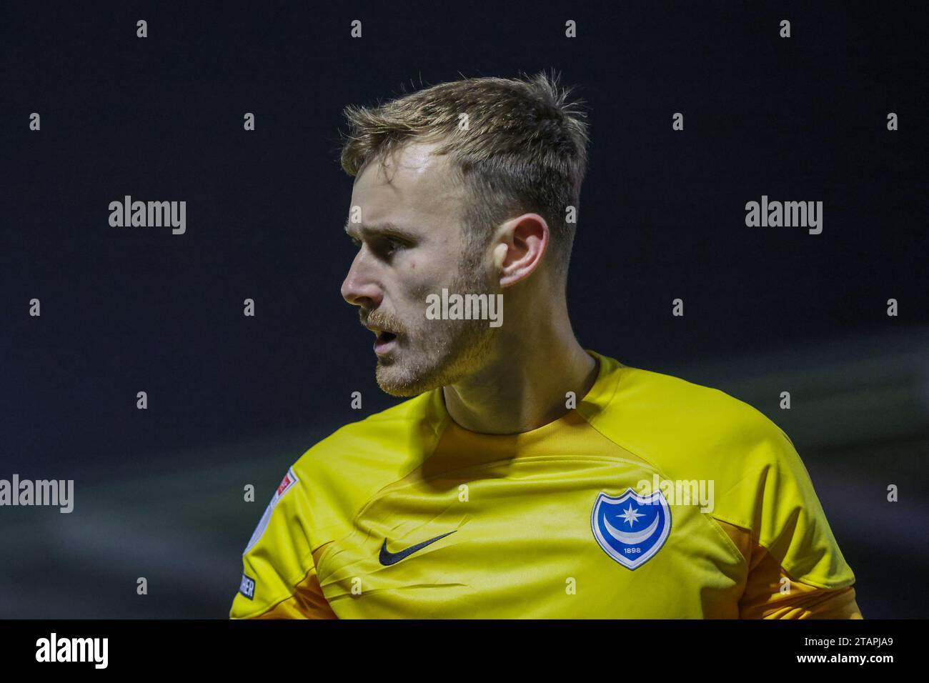 Le gardien de Portsmouth sera Norris lors de la seconde moitié du match de Sky Bet League 1 entre Northampton Town et Portsmouth au PTS Academy Stadium, Northampton le samedi 2 décembre 2023. (Photo : John Cripps | MI News) crédit : MI News & Sport / Alamy Live News Banque D'Images