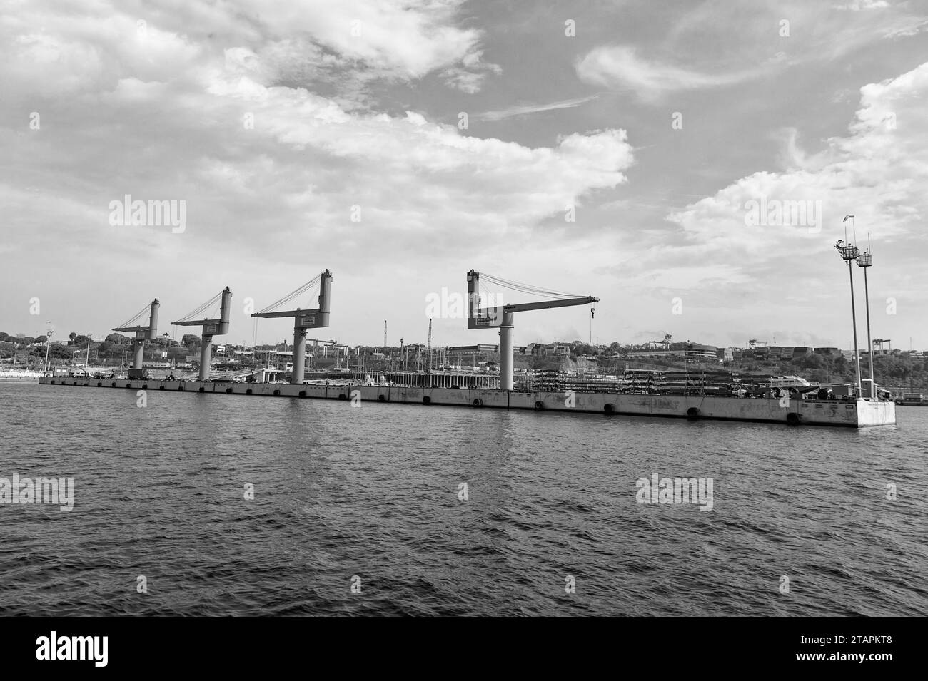 Manaus, Brésil - 04 décembre 2015: Grue industrielle dans le poste de charge Banque D'Images