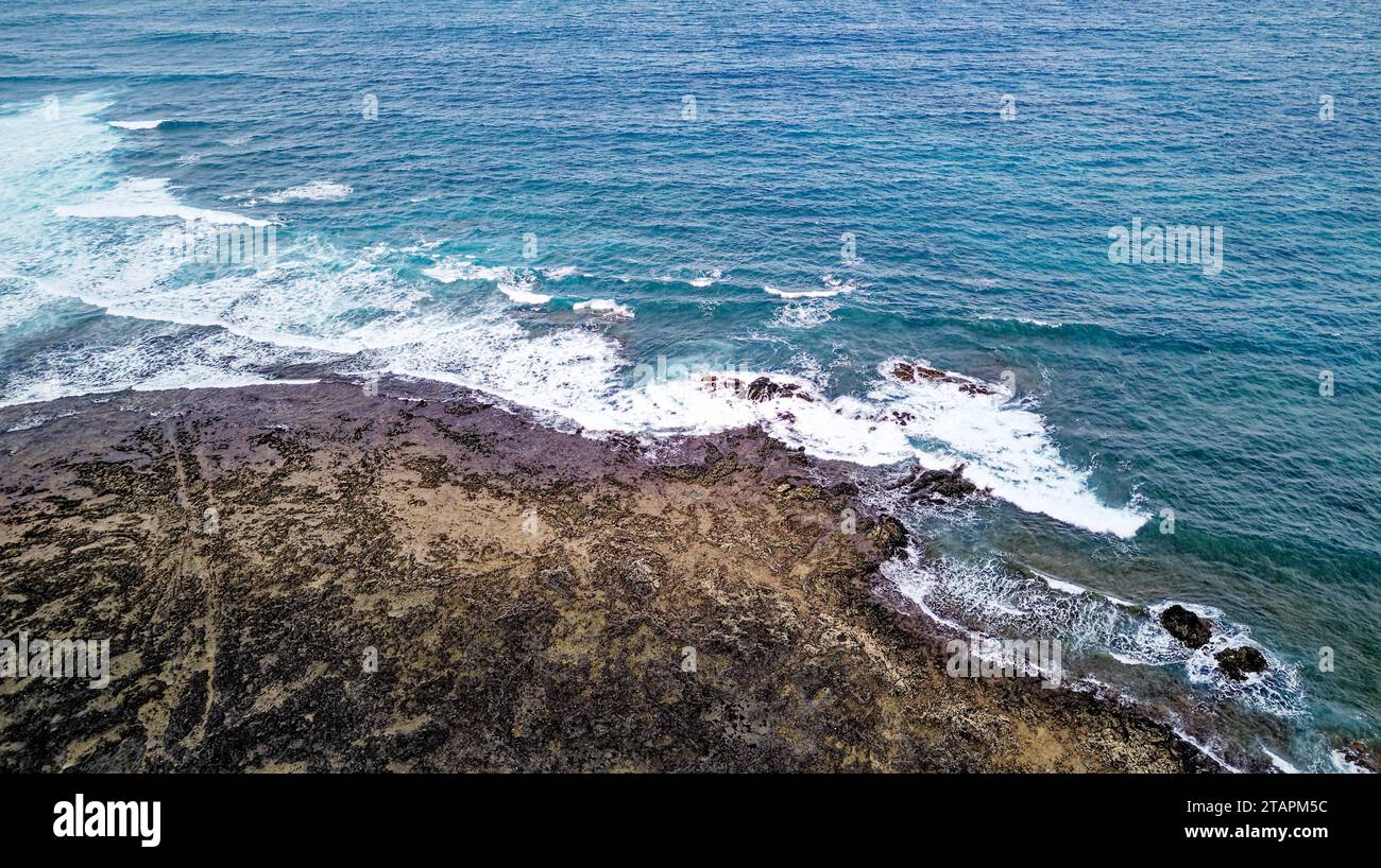 Vue aérienne de Playa del Mejillon ou Playa del Bajo de la Burra, appelée Popcorn Beach - Espagne, îles Canaries, Fuerteventura. 24.09.2023 Banque D'Images