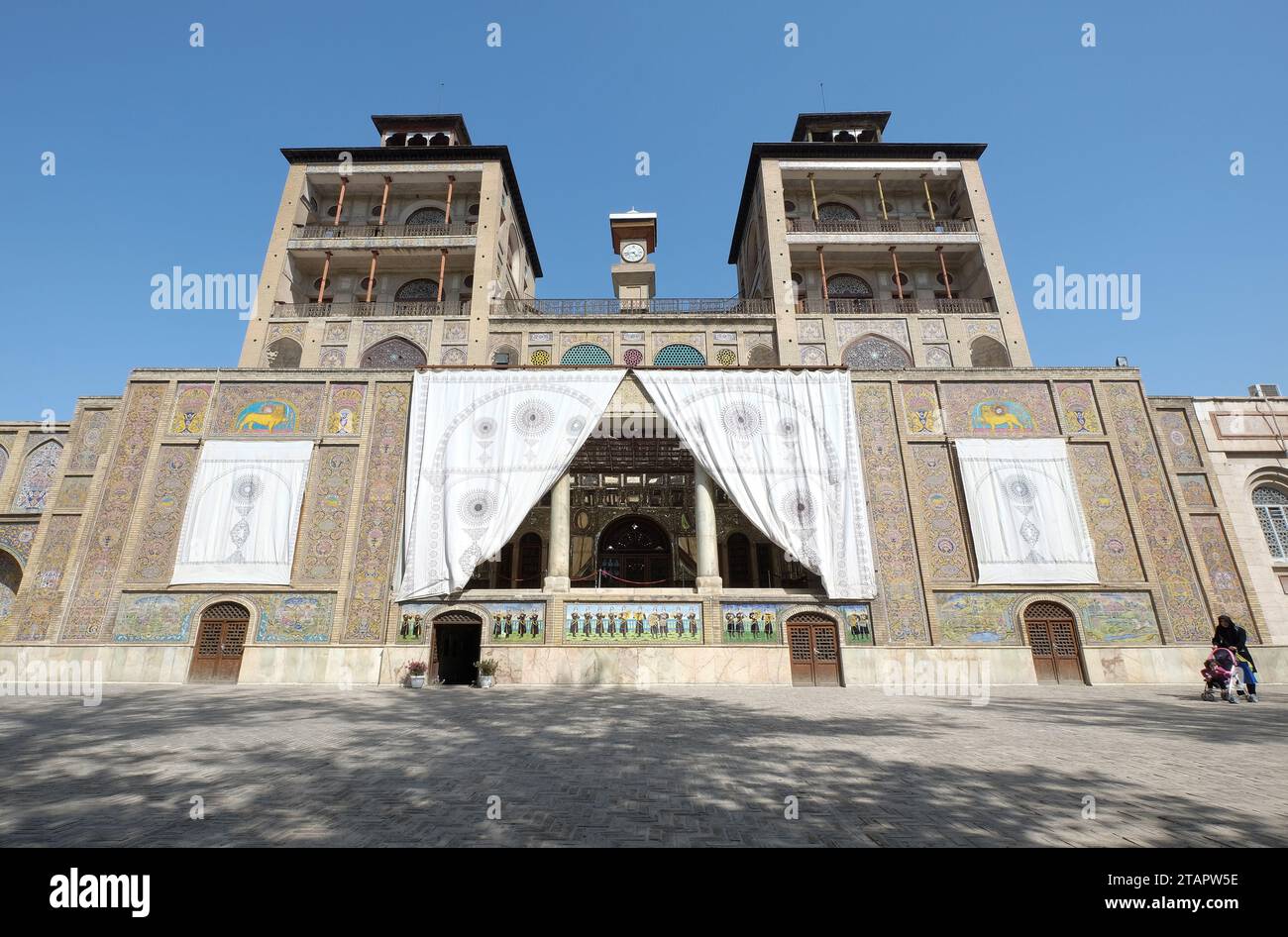 Vue à angle bas du palais Golestan dans la ville de Téhéran, Iran. Aussi connu sous le nom de Rose Garden Palace. Banque D'Images
