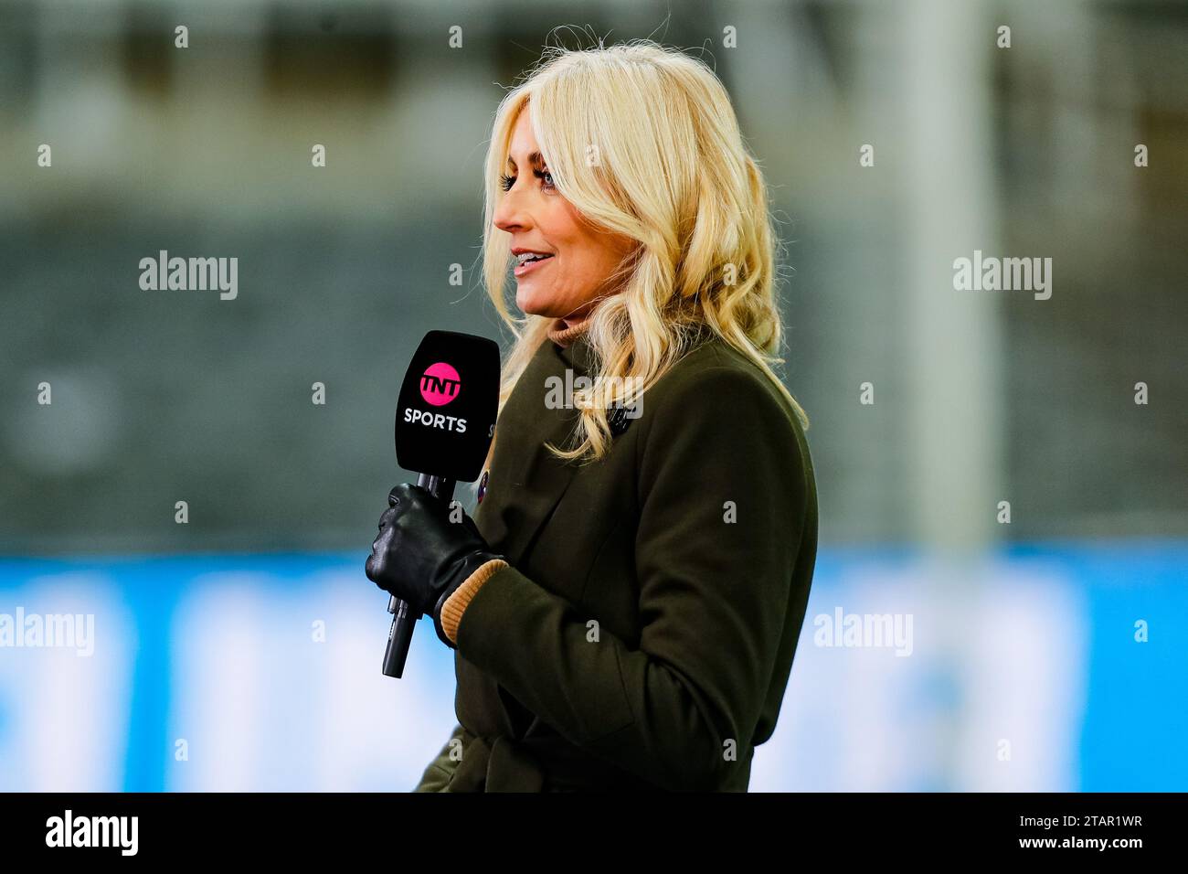 2 décembre 2023 ; St James' Park, Newcastle, Angleterre ; Premier League football, Newcastle United contre Manchester United ; Lynsey Hipgrave, présentatrice de TNT Sports Banque D'Images