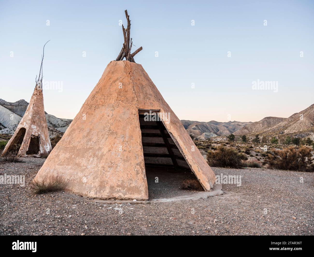 Superbe vue sur le Tipi, la maison traditionnelle des tribus nord-américaines, plateau de tournage, mini Hollywood à Almeria, Andalousie, Espagne Banque D'Images