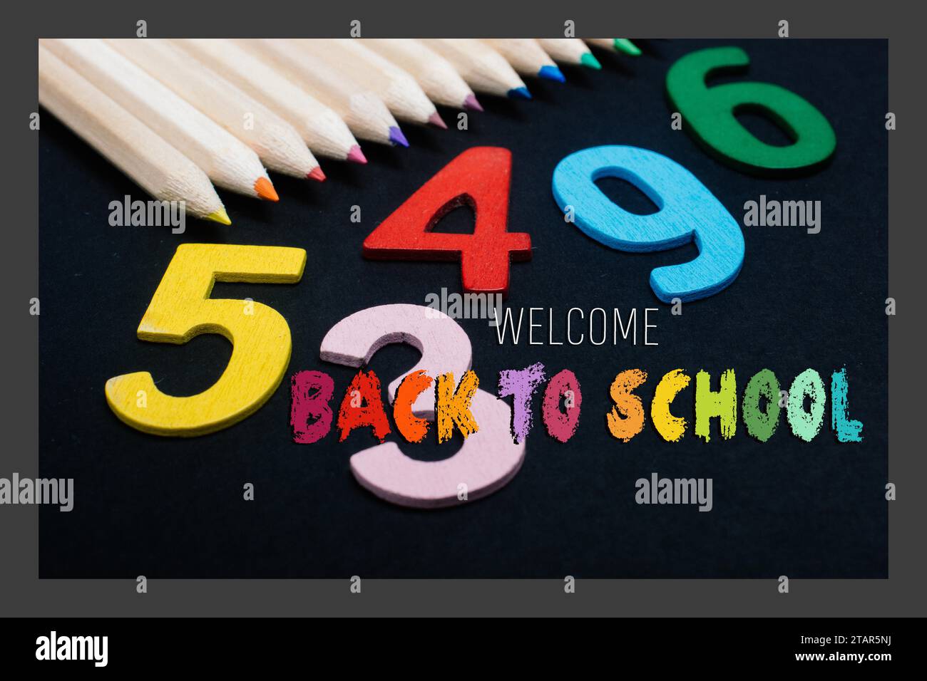 Crayons de couleur Math Numbers. concept d'enseignement de l'apprentissage des mathématiques Banque D'Images