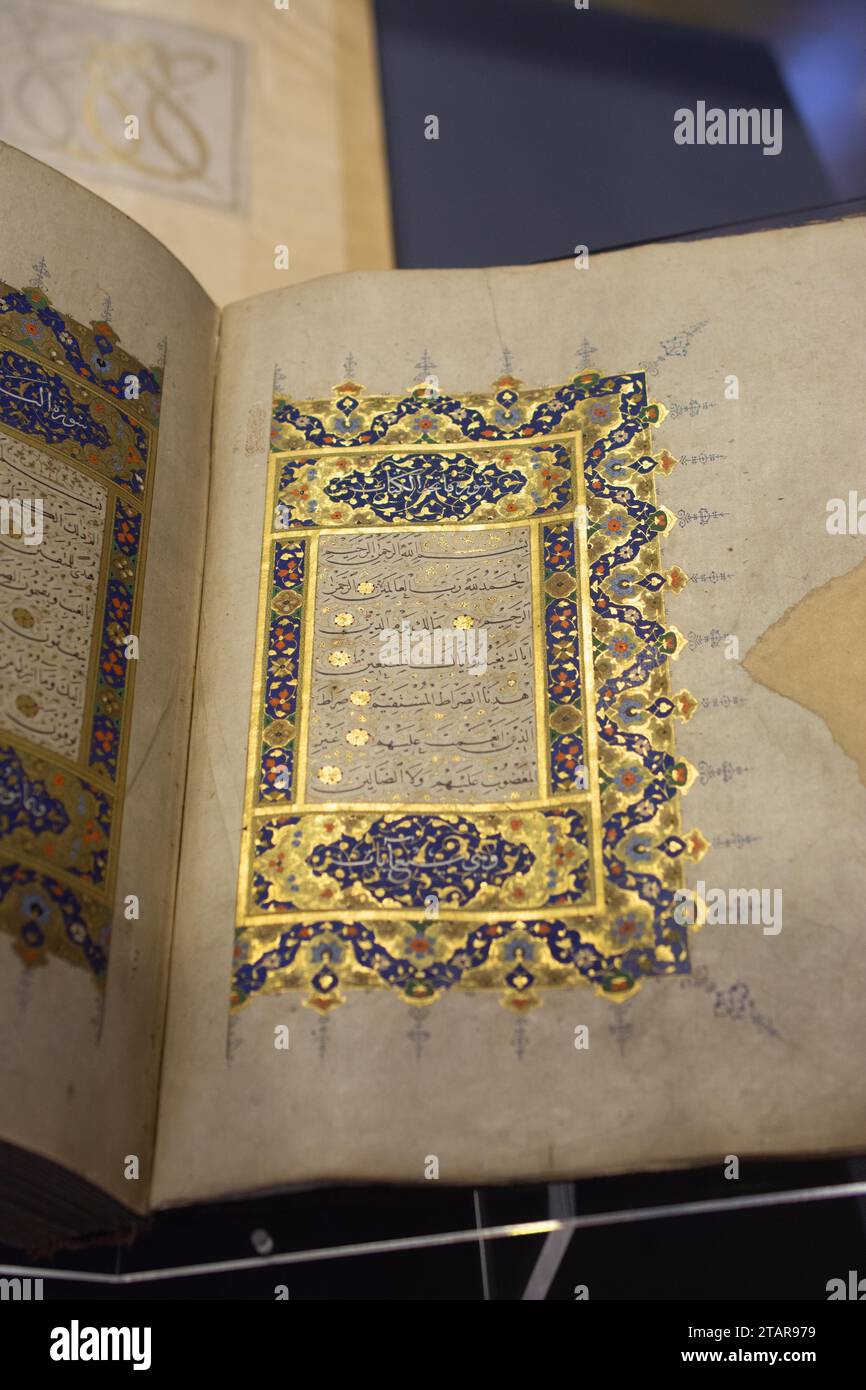 Ancien Coran Saint, livre religieux islamique Banque D'Images
