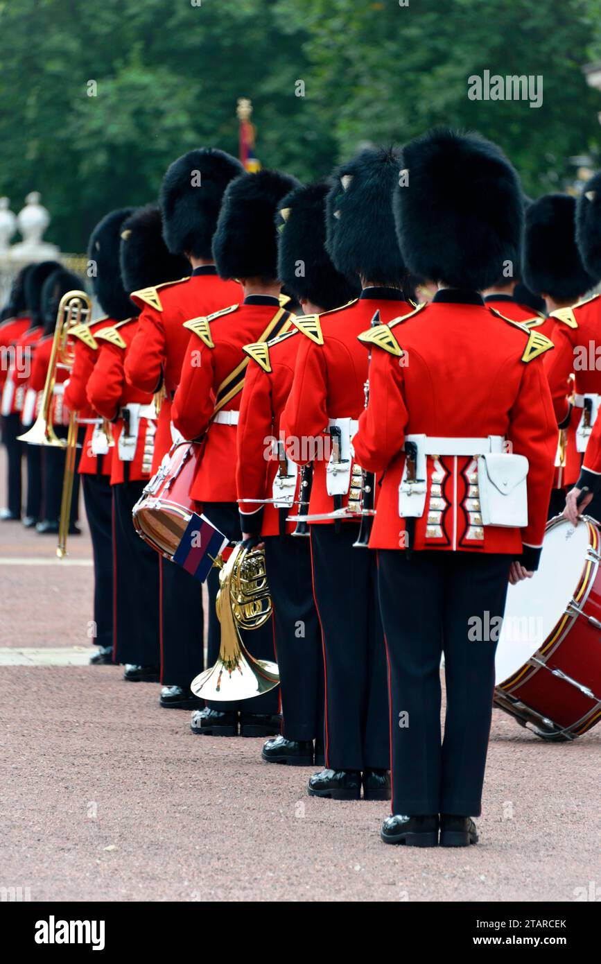 Queen's Guard, Changing the Guard, Changing of the Guard devant Buckingham Palace, Londres, région de Londres, Angleterre, Royaume-Uni Banque D'Images