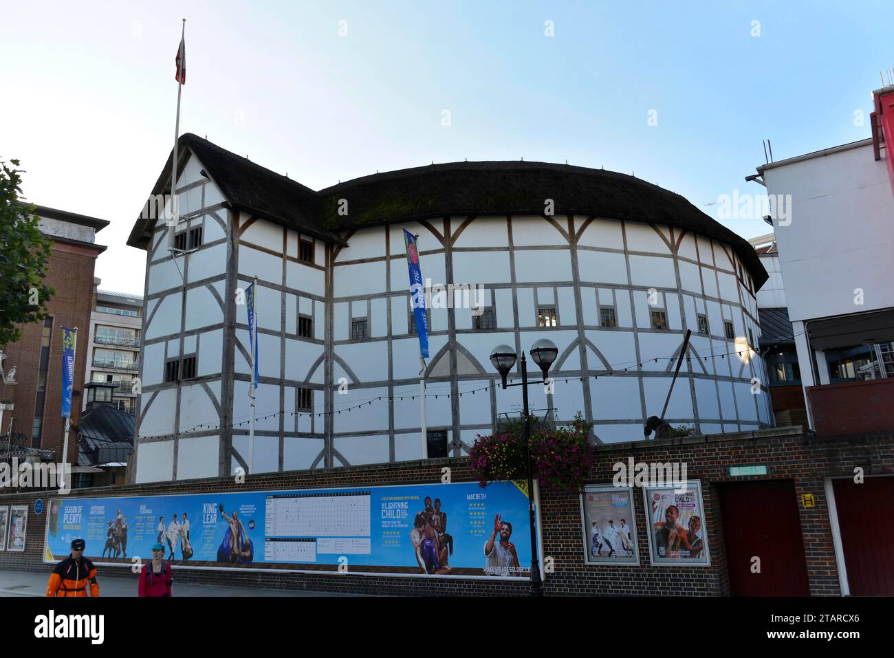 The Shakespeare Globe Theatre sur le côté Southbank de la Tamise, Londres, région de Londres, Angleterre, Royaume-Uni Banque D'Images