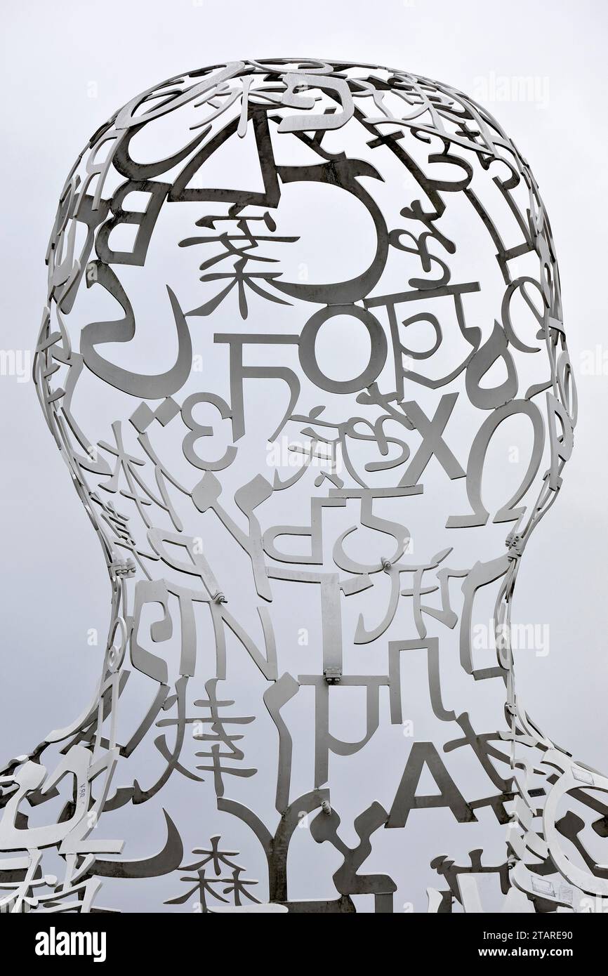 Œuvre d'art Body of Knowledge de Jaume Plensa, sculpture faite de lettres individuelles de huit alphabets différents, détail, Francfort-sur-le-main, Hesse Banque D'Images