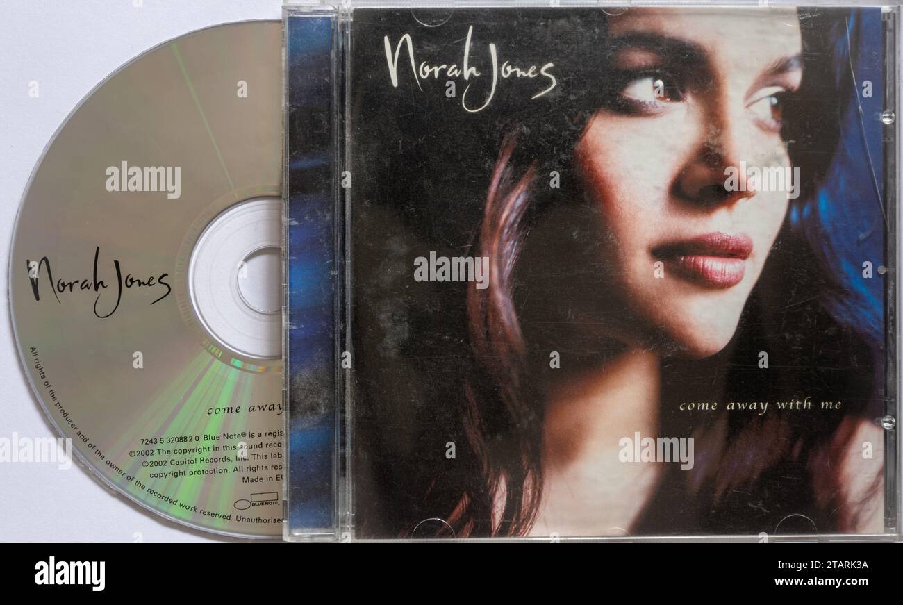 Norah Jones Come Away with Me, premier album de la chanteuse américaine Norah Jones sur disque compact ou CD Banque D'Images