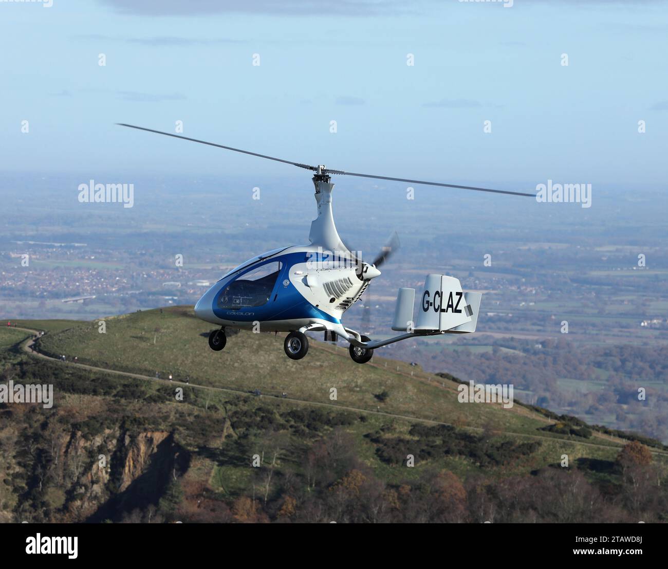 Photographies Air to Air d'un Cavalon Autogyro en train de voler près des collines de Malvern Banque D'Images