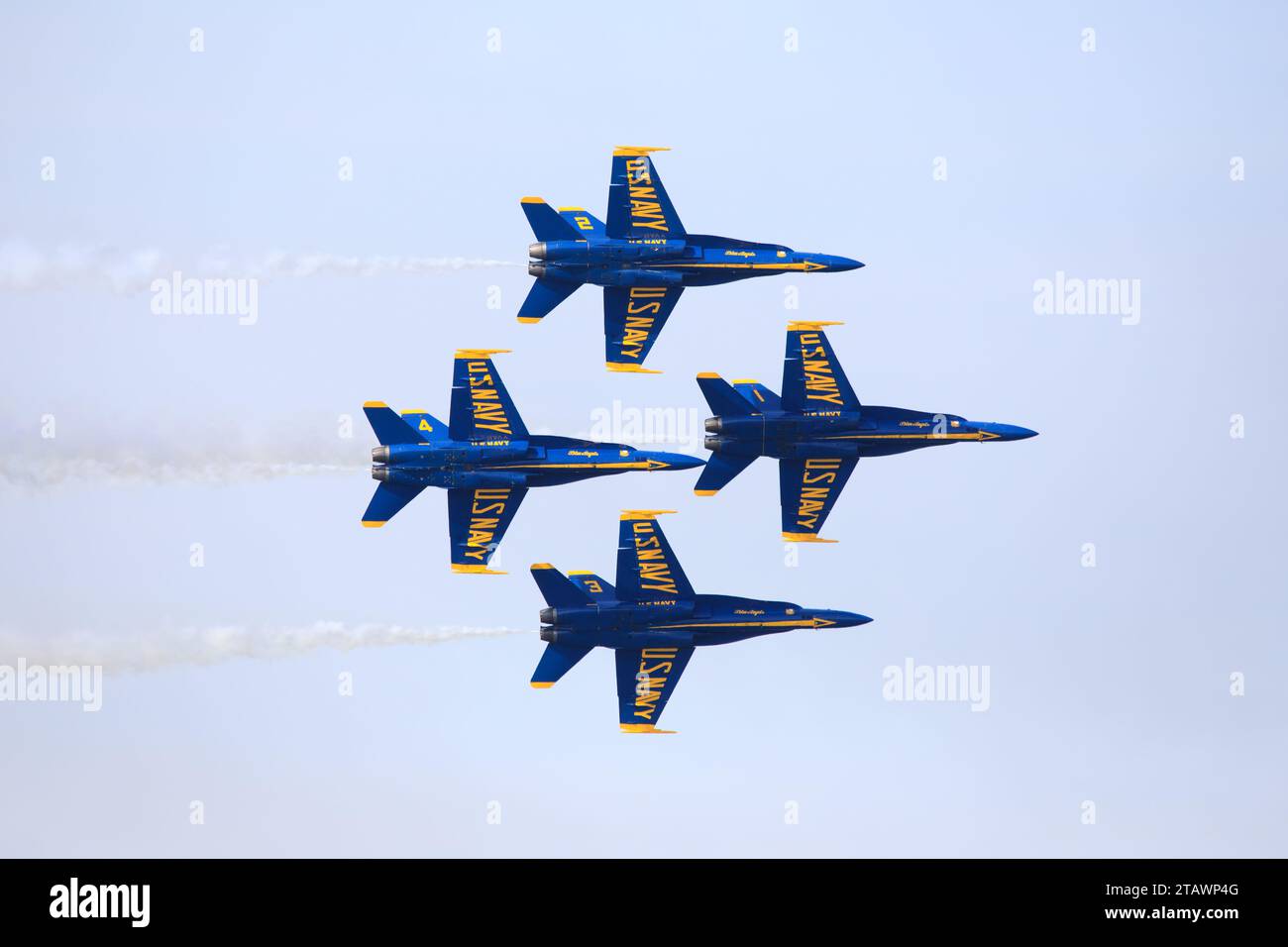 L'escadron de démonstration de vol de l'United States Navy, les Blue Angels, en formation de quatre navires pendant la semaine de la flotte à San Francisco 2019 Banque D'Images