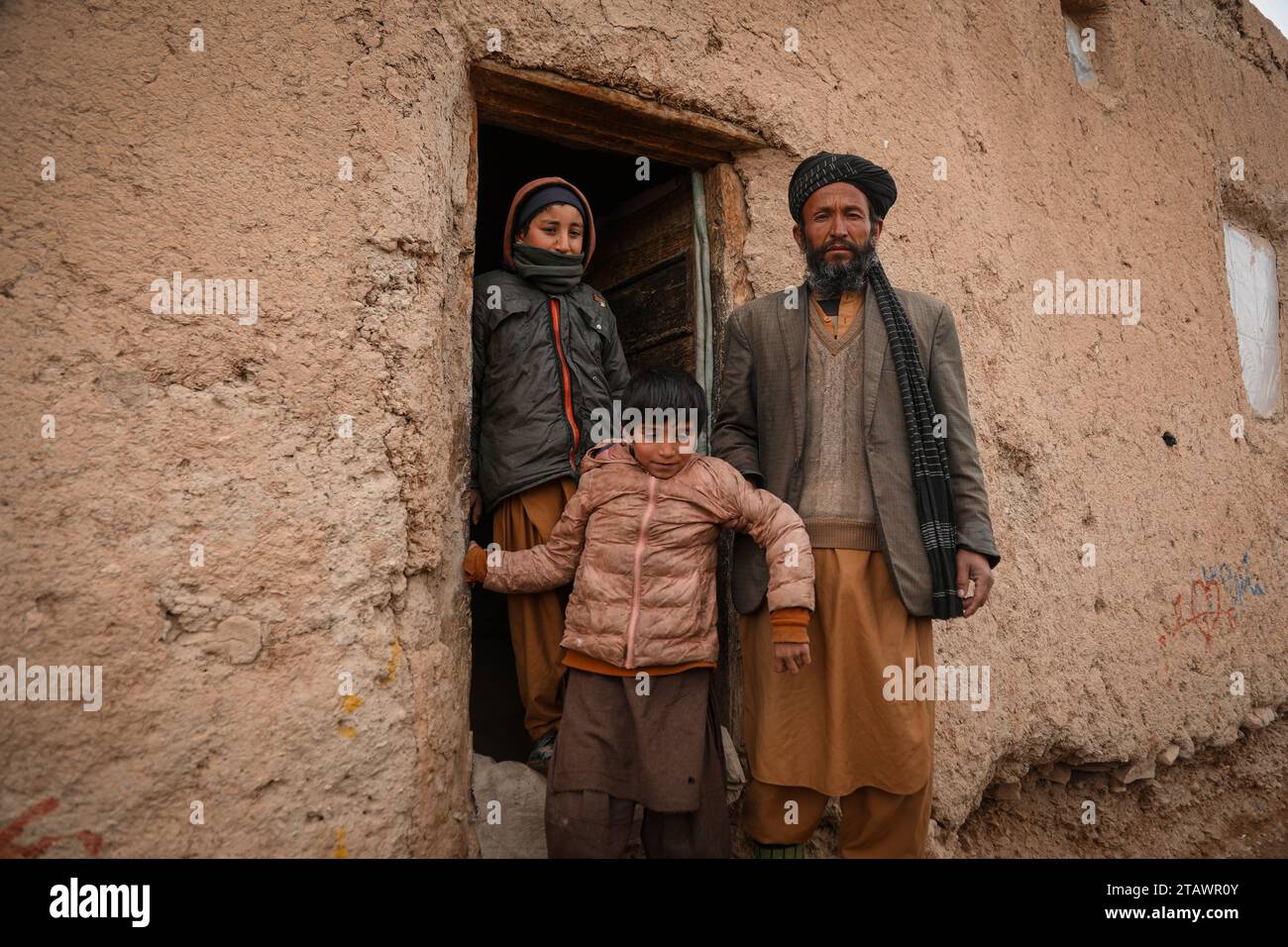 Familles réfugiées afghanes ayant besoin d'aide | familles nécessiteuses | pauvreté dans le monde | faim dans le monde Banque D'Images