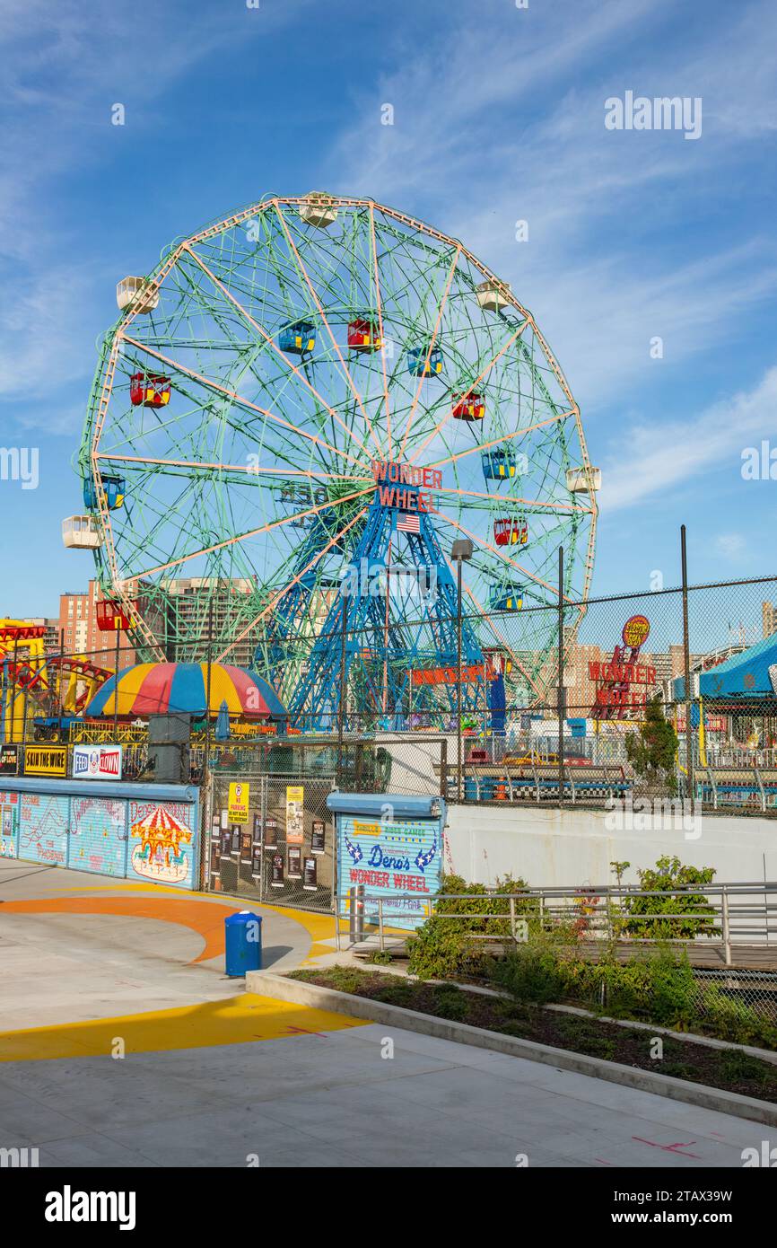 Deno's Wonder Wheel, Coney Island, Brooklyn, États-Unis d'Amérique. Banque D'Images