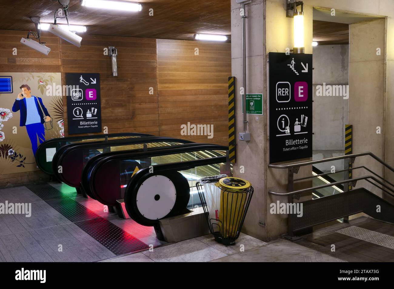 Paris, France. 03 décembre. 2023.entrée à une station RER E. Réseau de transports publics express régionaux SNCF. Banque D'Images