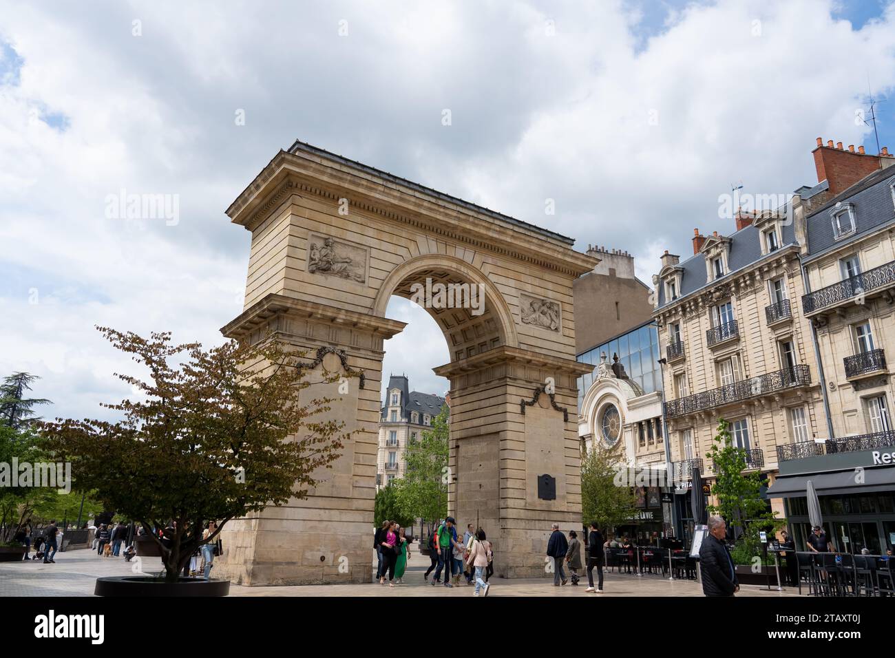 grand bâtiment médiéval construit en briques Banque D'Images