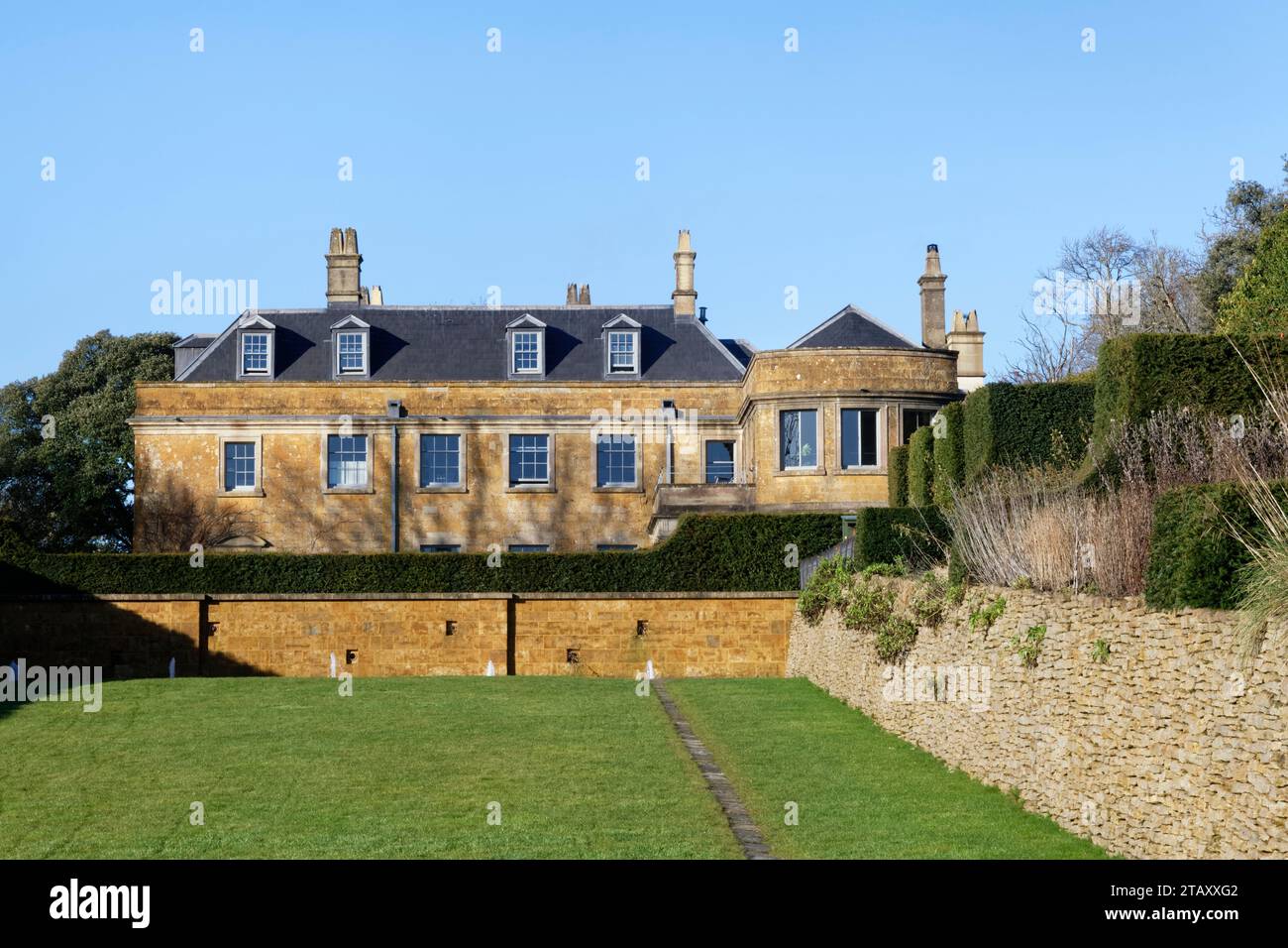 The long Walk and Hadspen House, The Newt, Bruton, Somerset, Royaume-Uni, janvier. Banque D'Images